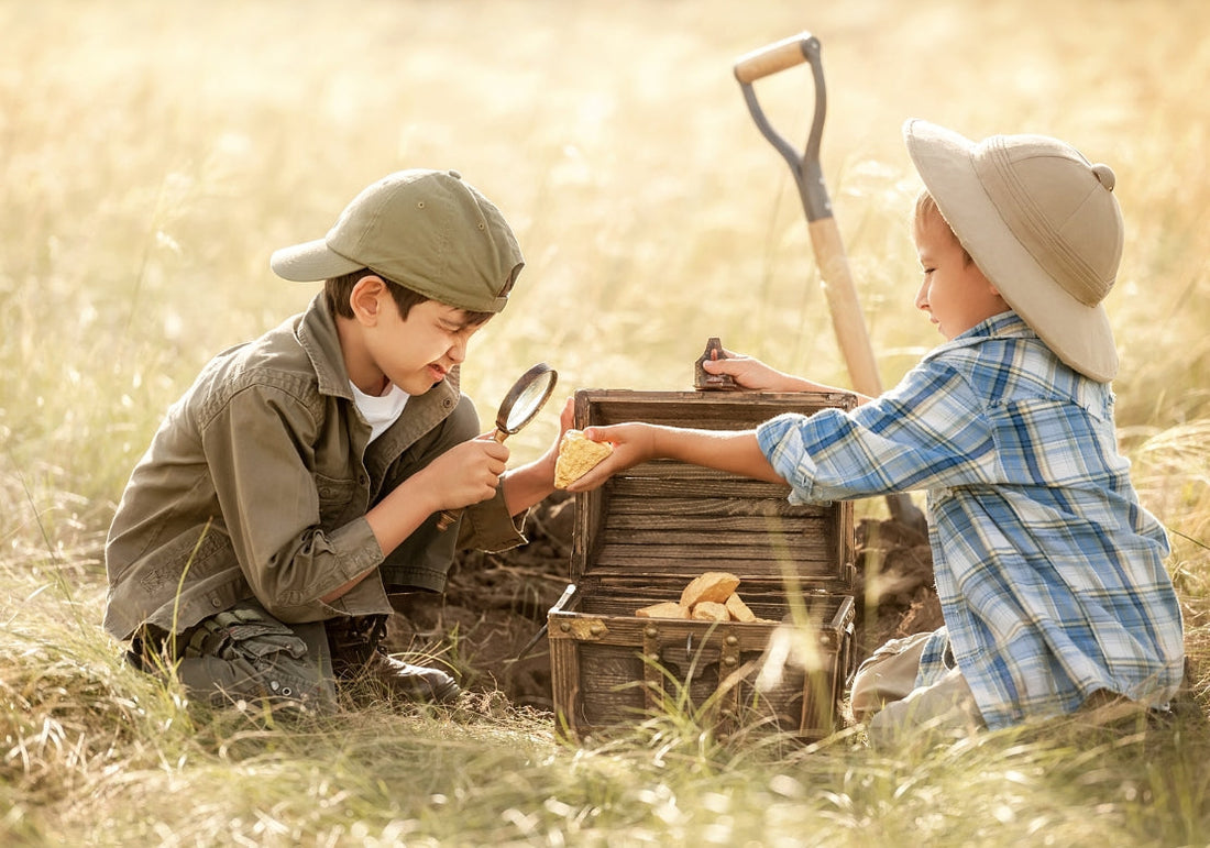 Pourquoi la thérapie par le jeu est bénéfique pour les enfants (et comment une chasse au trésor y contribue)
